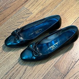 Ferragamo’s Black Patent w Bows. Classic Design. Low Heels. 6.5